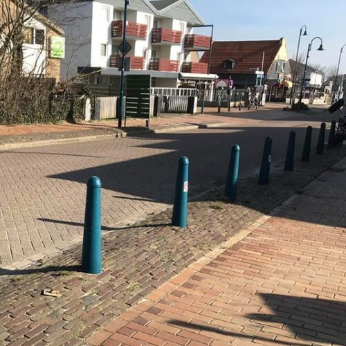 Conische anti parkeerpaal - 168/96mm 8 Nog een foto van deze duurzame en zeer degelijke parkeerpalen.